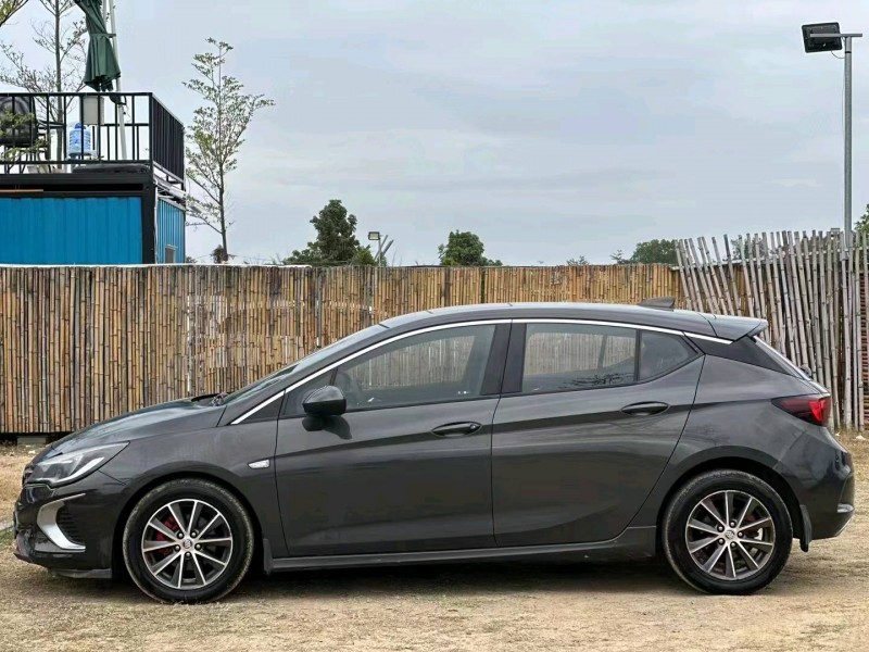 汕头18年别克威朗3