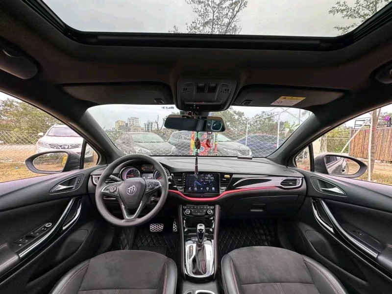 汕头18年别克威朗5