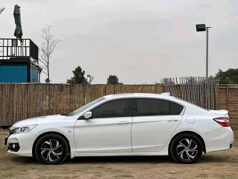 汕头18年本田雅阁3