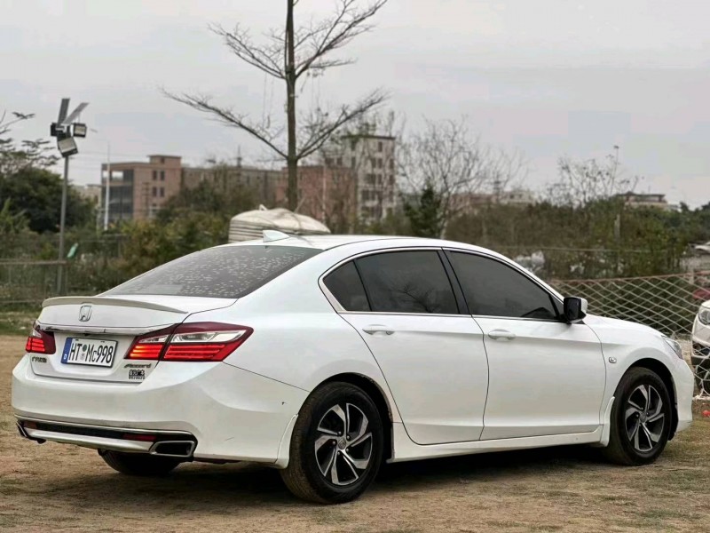 汕头18年本田雅阁8