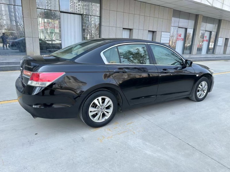 济宁11年本田雅阁4