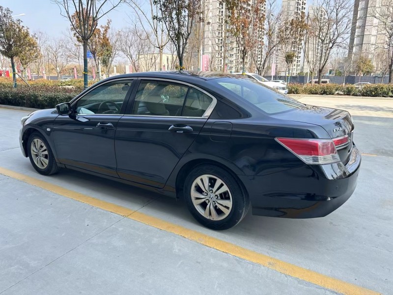 济宁11年本田雅阁5