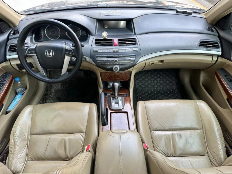 济宁11年本田雅阁7