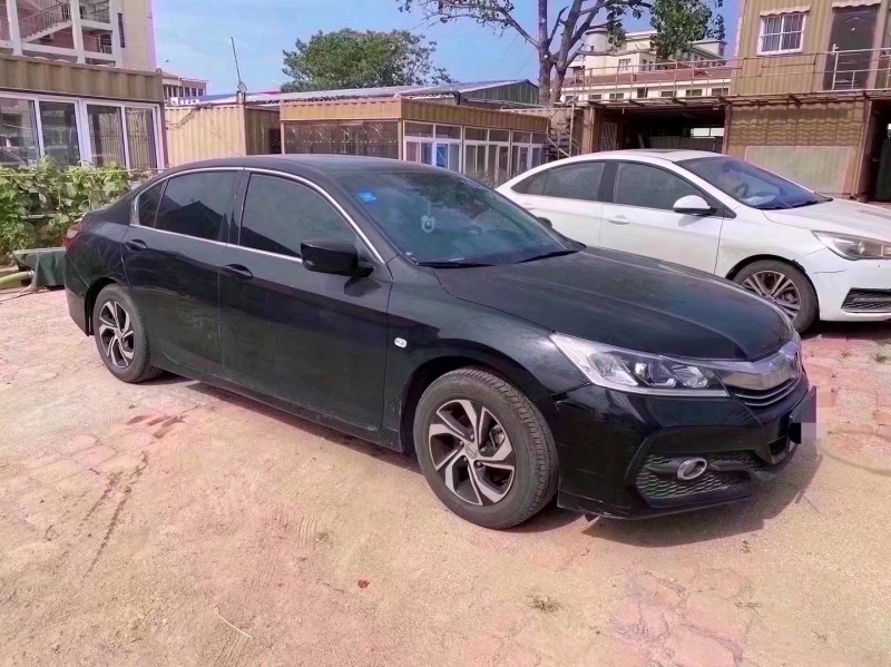 青岛17年本田雅阁3