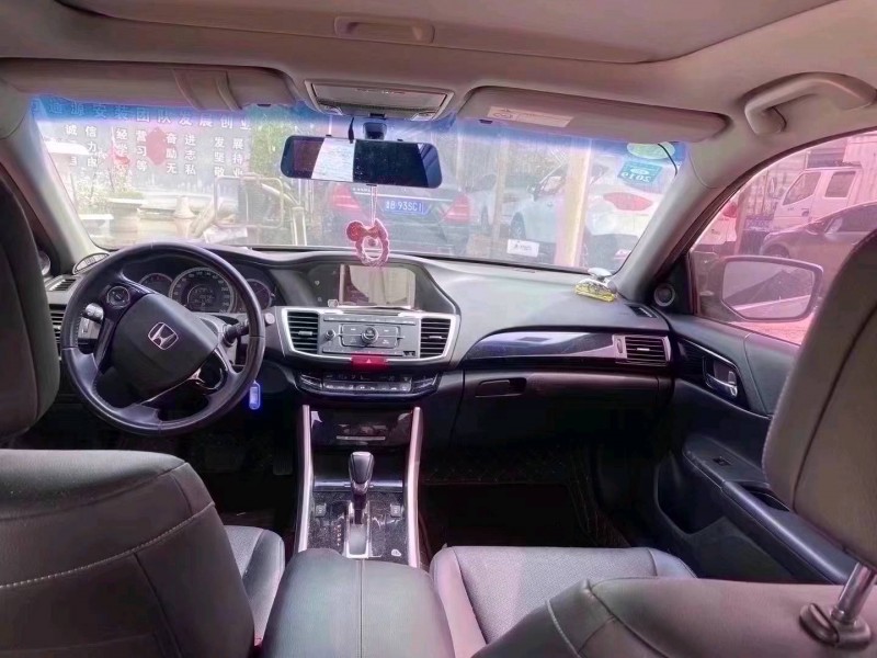 青岛17年本田雅阁4