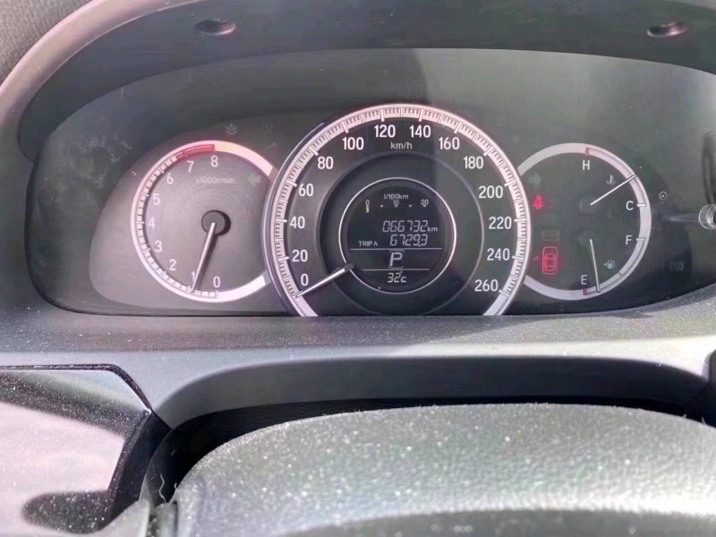 青岛17年本田雅阁5