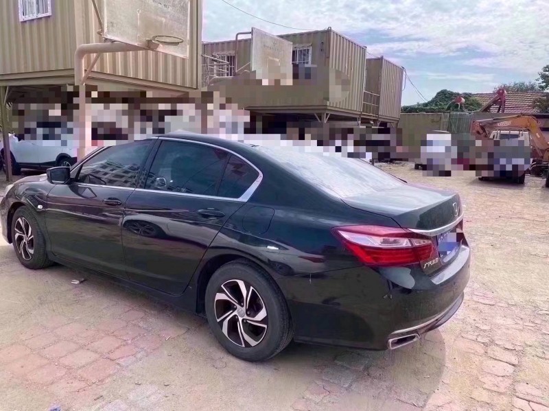 青岛17年本田雅阁7