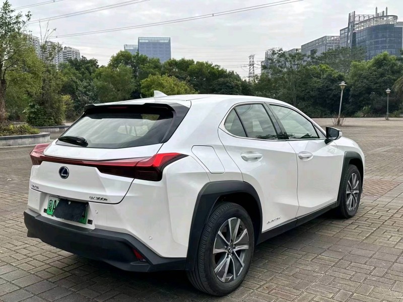 深圳22年雷克萨斯UX7