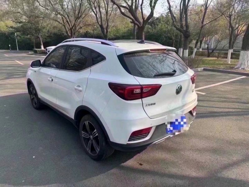 青岛17年名爵ZS8