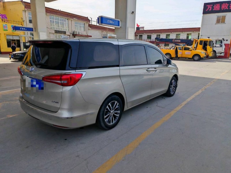 保定18年别克GL84