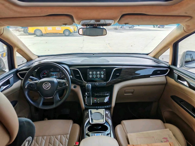 保定18年别克GL88