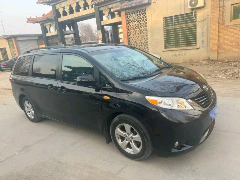 保定17年丰田塞纳2