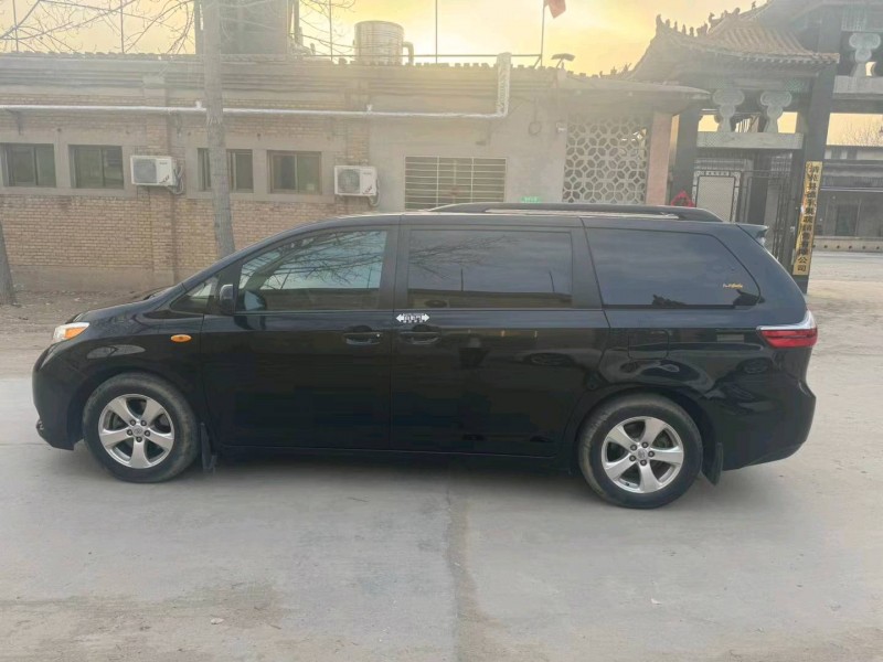 保定17年丰田塞纳5