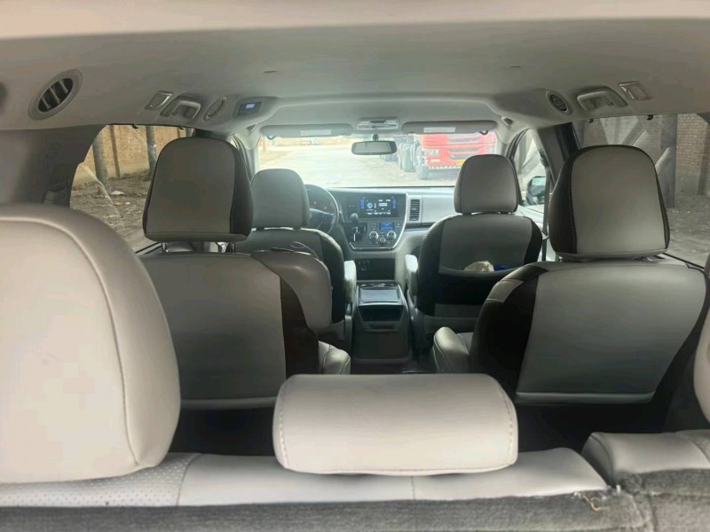 保定17年丰田塞纳6