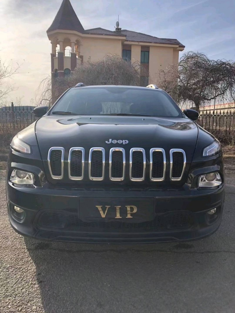 沈陽16年Jeep自由光1