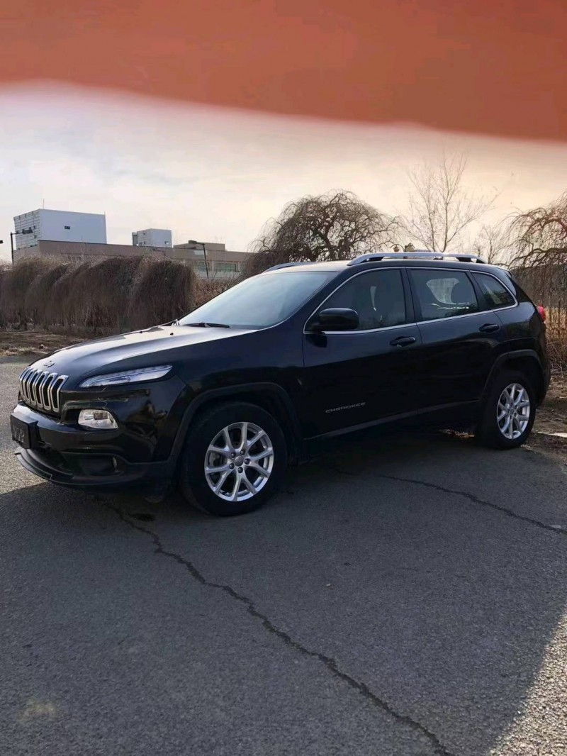 沈陽16年Jeep自由光3