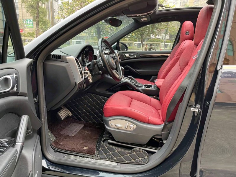 佛山17年保时捷卡宴5