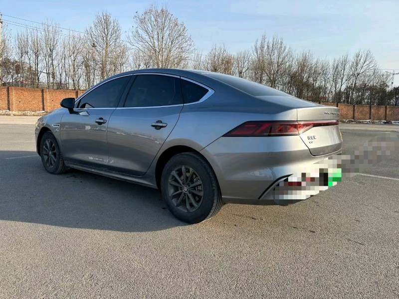 济南23年比亚迪秦8