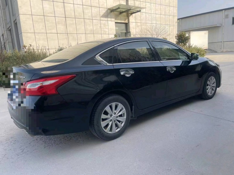 济南17年日产天籁7