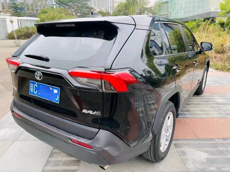 深圳22年丰田RAV4荣放4