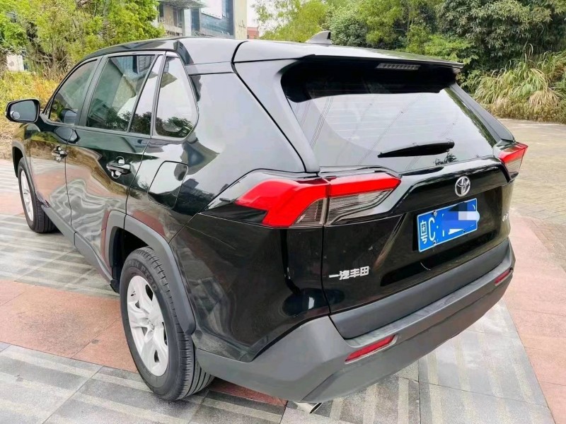 深圳22年丰田RAV4荣放6