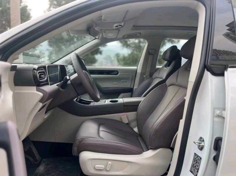 重慶23年零跑汽車C113