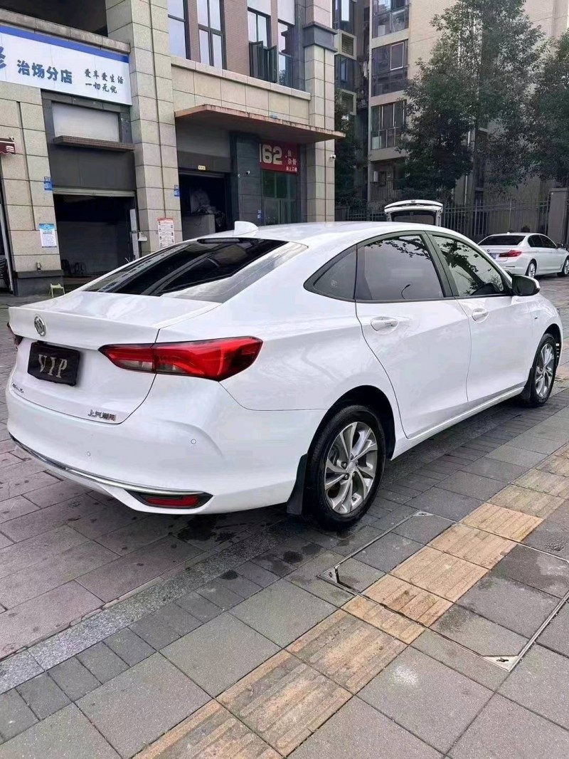 成都22年别克威朗8