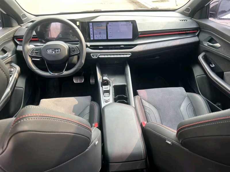 成都22年吉利缤瑞4