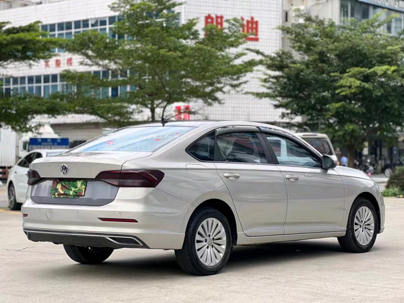 东莞20年大众朗逸8
