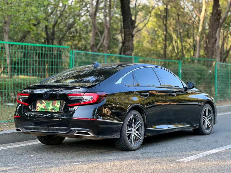 东莞22年本田雅阁8