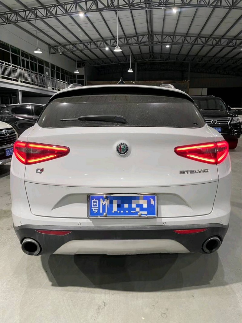 广州19年阿尔法·罗密欧Stelvio6