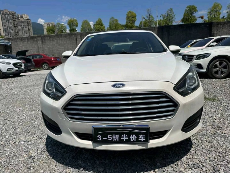 重庆18年福特福克斯1