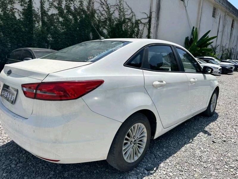 重庆18年福特福克斯6