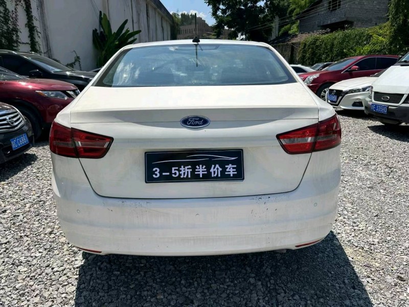 重庆18年福特福克斯8