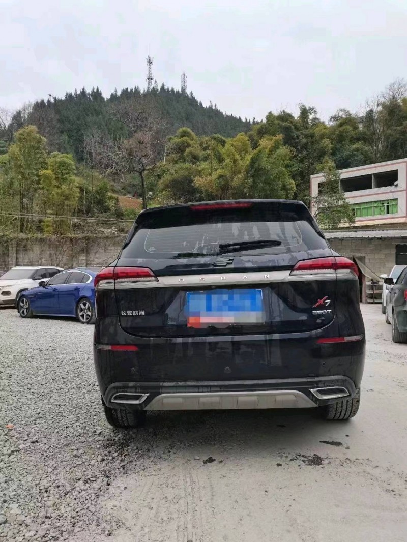 重庆20年长安汽车欧尚2