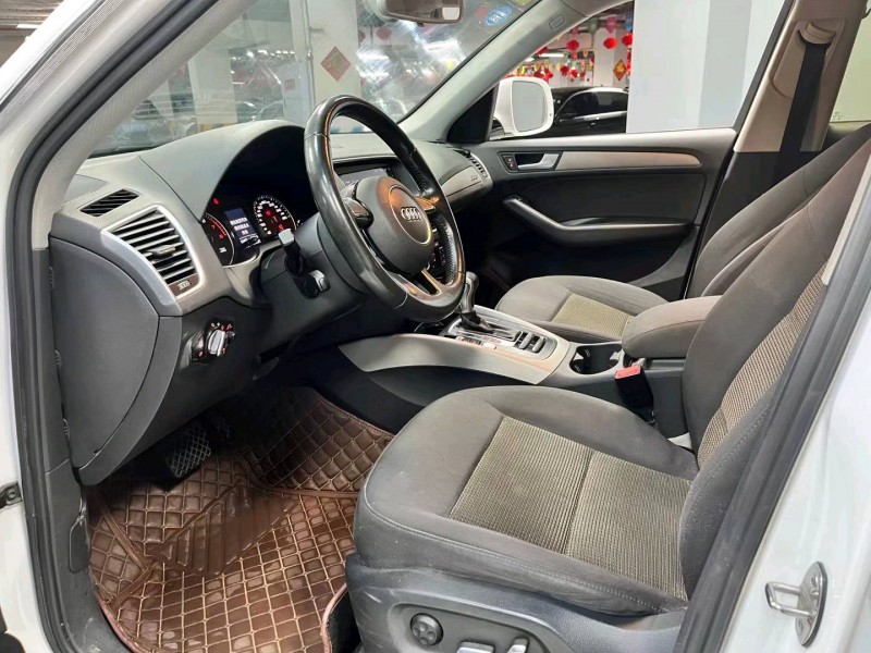 成都16年奥迪Q54