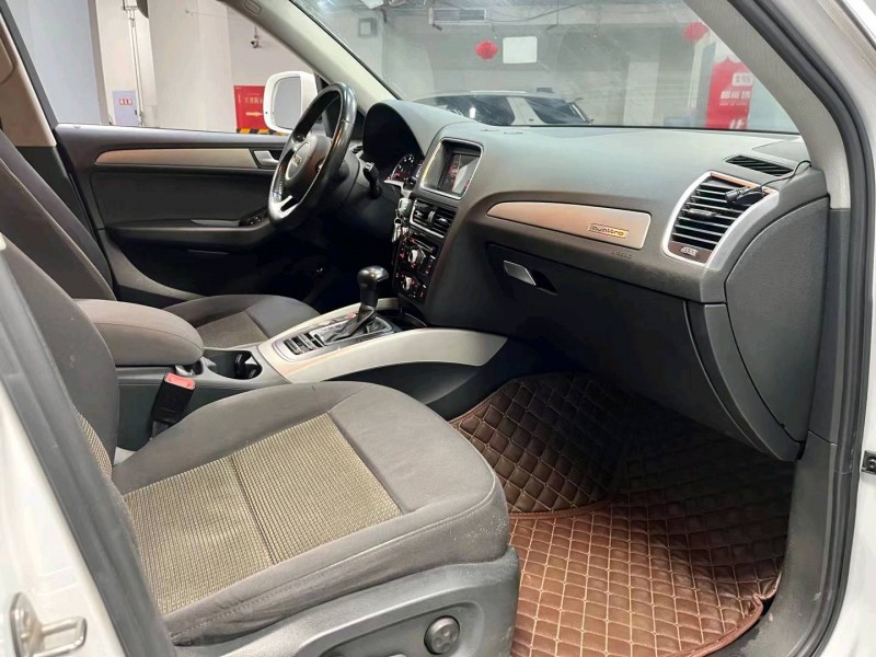 成都16年奥迪Q58