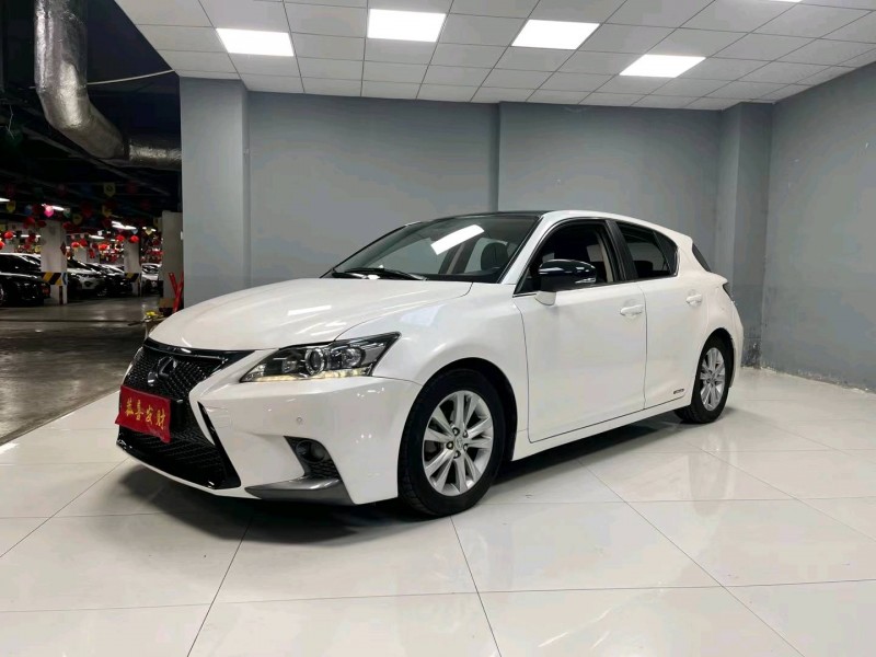 成都14年雷克萨斯CT3