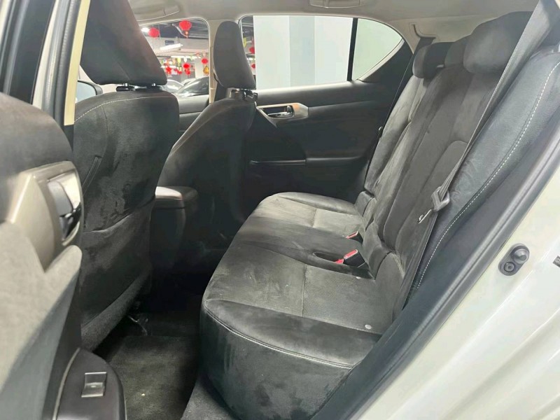 成都14年雷克萨斯CT7