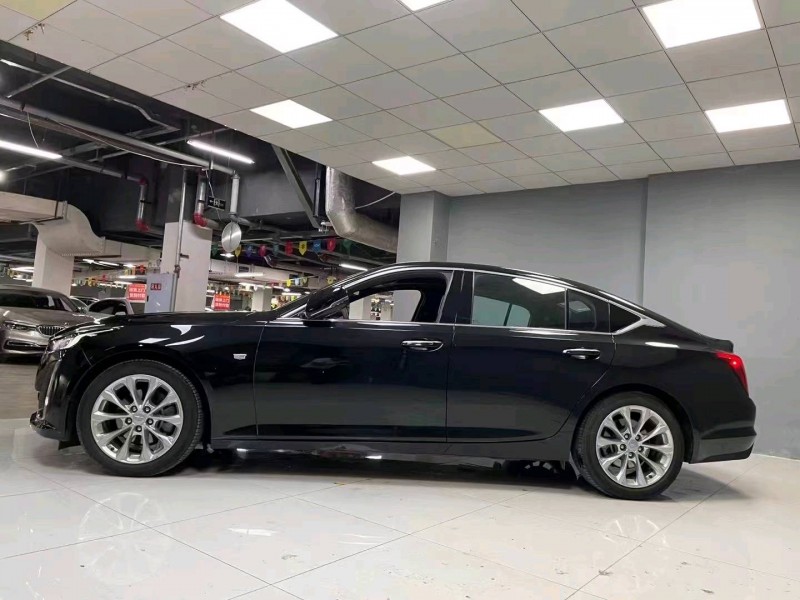 成都21年凯迪拉克CT52