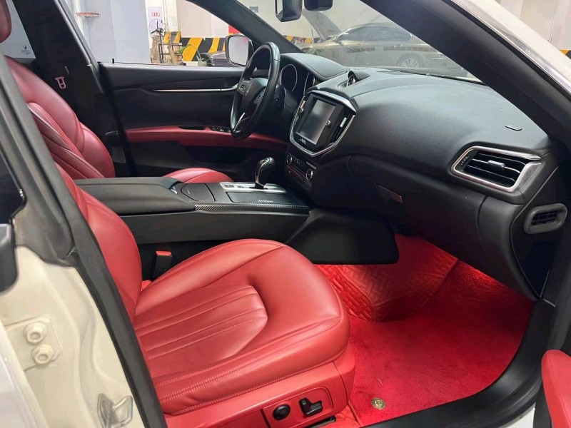 成都18年玛莎拉蒂Ghibli8