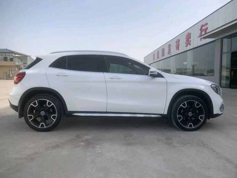 襄阳17年奔驰GLA2