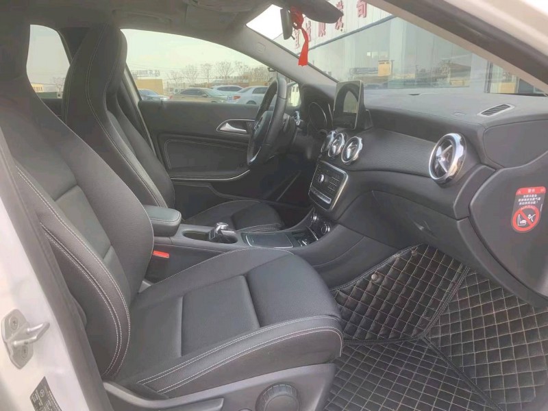 襄阳17年奔驰GLA3