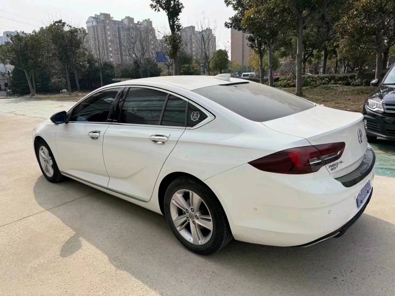 苏州17年别克君威7