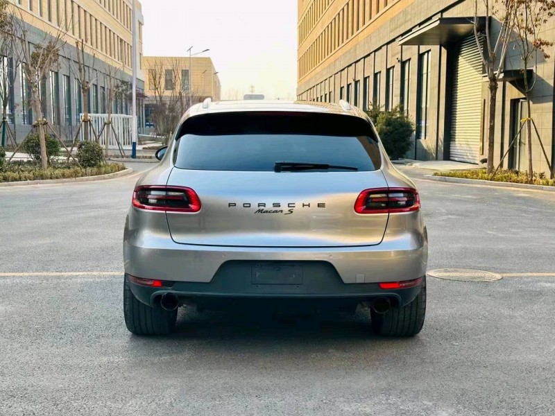 东营17年保时捷Macan7