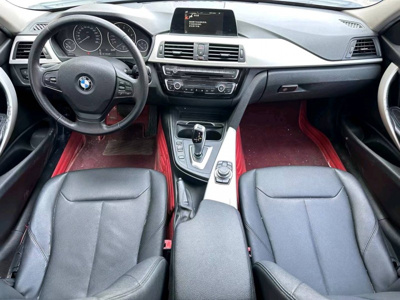 济南16年宝马3系8