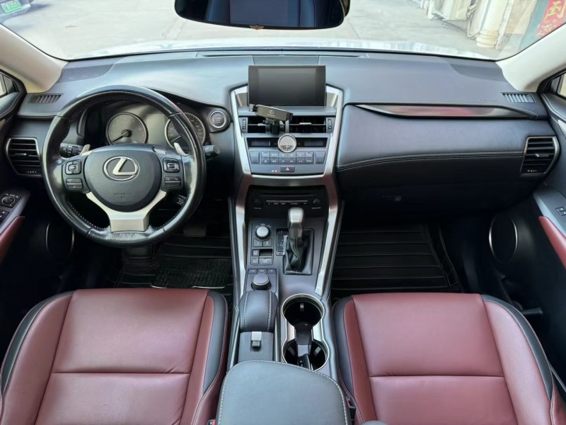 济宁15年雷克萨斯NX7