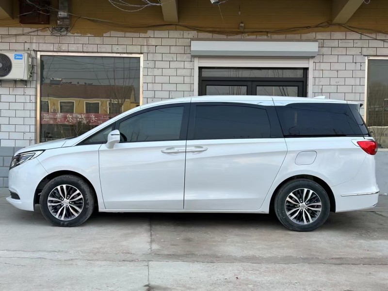 济宁19年别克GL83