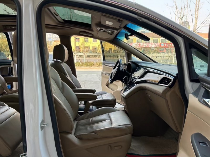 济宁19年别克GL85