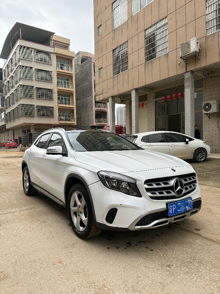佛山18年奔驰GLA3